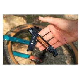 Wolf Tooth 8-Bit Chainbreaker ohne Akku + Utility Knife