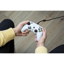 nacon Xbox Pro Compact Controller weiß