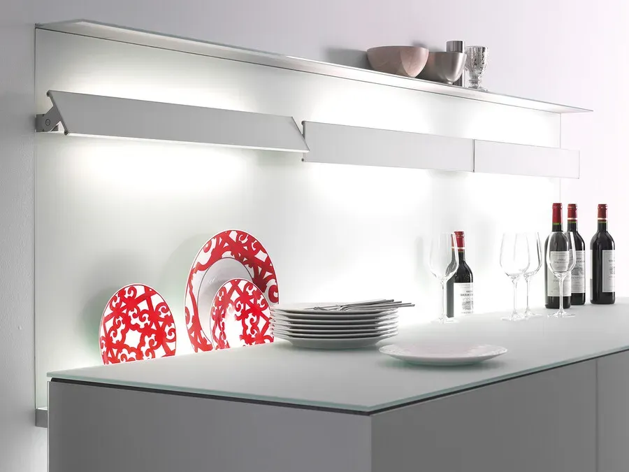 Leuchte mit Metallblende GL 8 Gera-Leuchten aluminiumfarbig silber, Designer Thomas Ritt, 9.4x90x6.8 cm