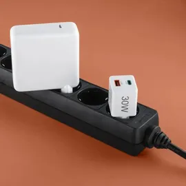 Hama Schnellladegerät 1x USB-C 1x USB-A Mini-Ladegerät PD 30 W Weiß