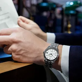 Seiko Quarz SUR307P1 Herrenarmbanduhr