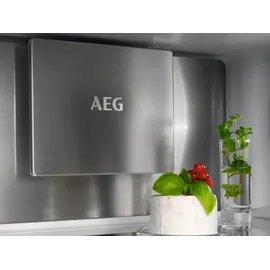 AEG Einbau-Kühl-/ Gefrierkombination 178er Nische Festtürtechnik NoFrost TSC8M181DC