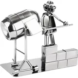 Brubaker Schraubenmännchen Bauarbeiter mit Betonmischer - Metallmännchen Eisenfigur - Handarbeit Metallfigur Hausbau Geschenk für Handwerker, Maurer und Hausbauer