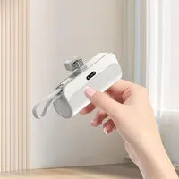 spacnana Tragbares Mini-Ladegerät, Integriertes Kabel für IOS-Schnittstelle Typ C, 2-in-1-Mini-USB-C-Powerbank für