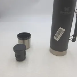 Stanley Classic Legendary Bottle 1.1 QT matte black pebble 1 l