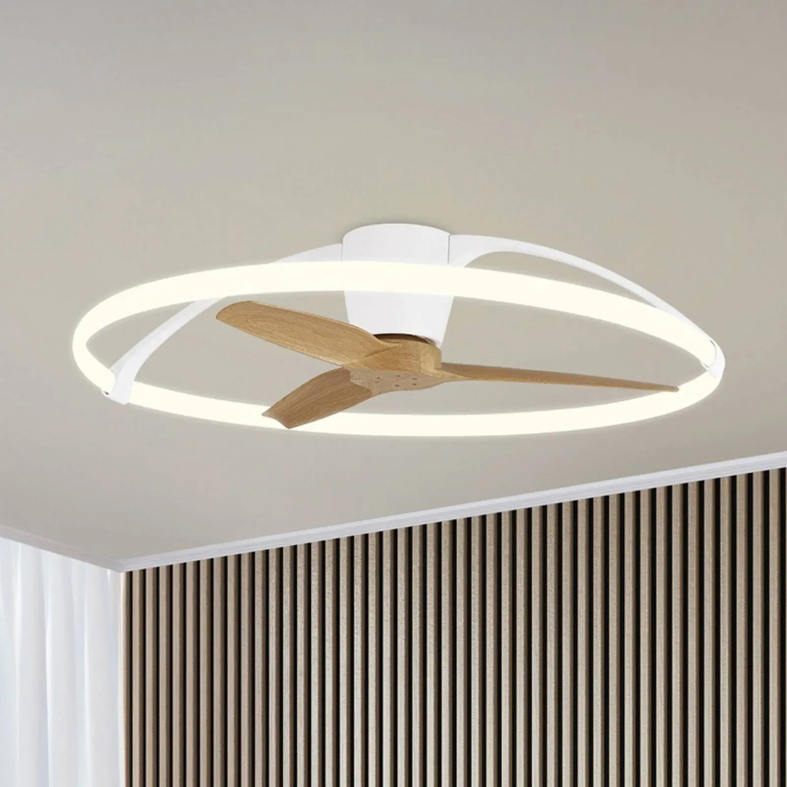 Mantra Iluminación Smart LED-Deckenventilator Nepal, weiß/buche, DC, leise dimmbar, Holz hell, für Wohn- / Esszimmer, Metall, Modern - 104 cm - 104 cm - 26 cm
