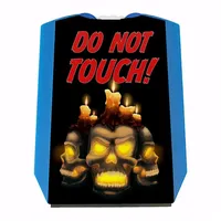 Speecheese Totenkopf mit Kerzen und Spruch Do not Touch