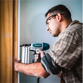 Makita Druckluftnagler AF506