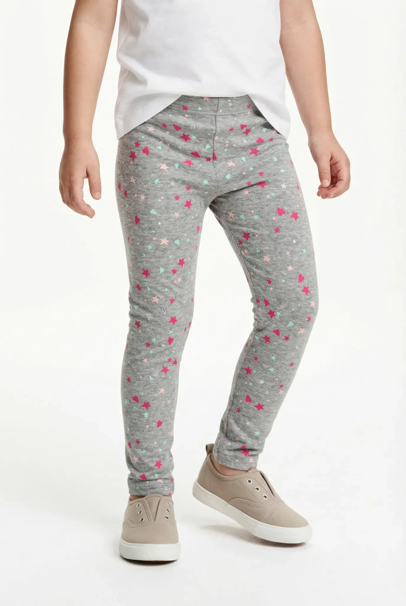 Sweatleggings HAPPY GIRLS, Mädchen, Gr. 122, N-Gr, grau (grau melange), angeraute Sweatware, Obermaterial: 60% Polyester, 35% Baumwolle, 5% Elasthan, bedruckt, skinny fit knöchellang, Hosen, im tollen Sternen-Herzen-Alloverprint