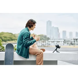 Sony ZV-1 II Vlog Digitalkamera Schwarz, 2.7x opt. Zoom, Xtra Fine Selfie-Touchdisplay, WLAN