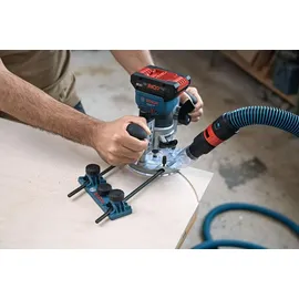Bosch GKF 18V-8 Akku-Kantenfräse mit Spannzange, Parallelanschlag, 2x Saugadapter, Spanschutz