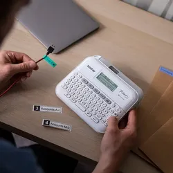 Brother Beschriftungsgerät P-touch D410, weiß, QWERTZ-Tastatur, USB-Schnittstelle