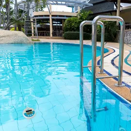 TFA Digitales Poolthermometer Weiß-Blau 30,1068,02