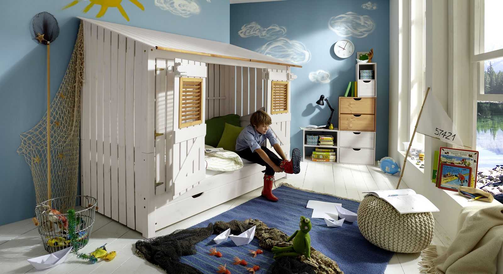 Wunderschönes Hüttenbett für Ihr Kind kaufen  weiß mit Holzstruktur - Strandhaus
