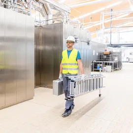 ZARGES Skymaster Plus X Mehrzweckleiter 3 x 8 Sprossen