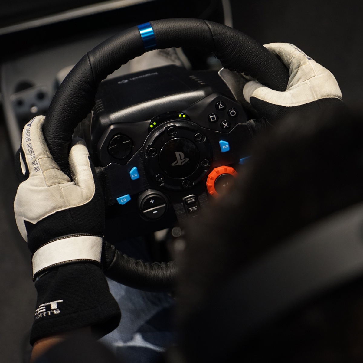 Logitech G29 Driving Force für PS5, PS4, PS3 und PC - Rennlenkrad mit Pedalen und ForceFeedback