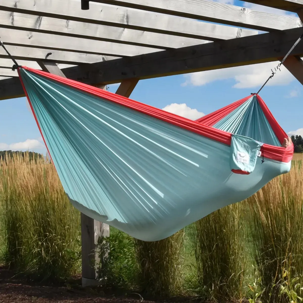 Reisehängematte doppelt 325 x 201 cm Hellblau Fallschirmnylon für Kinder - VIVERE - Ultraleicht, reißfest, Karabiner, Aufbewahrungstasche