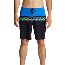 BILLABONG Momentum Pro Performance Badeshorts Schwarz 31