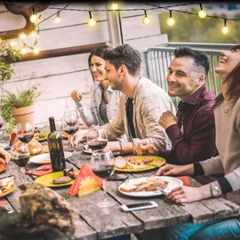 Grundig Solar Power Light String 9 M - 50 Lichter Lichterkette mit Solarpanel - Warmweißes Licht - 8 Modi - Schwarz