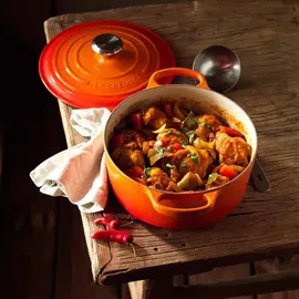 Le Creuset Signature Bräter 24 cm rund kirschrot
