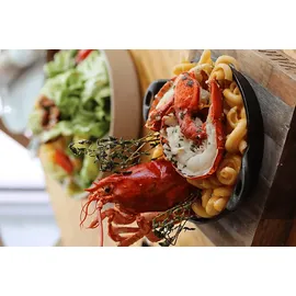 Canon EOS 250D schwarz + EF-S 18-55 mm F4,0-5,6 IS STM