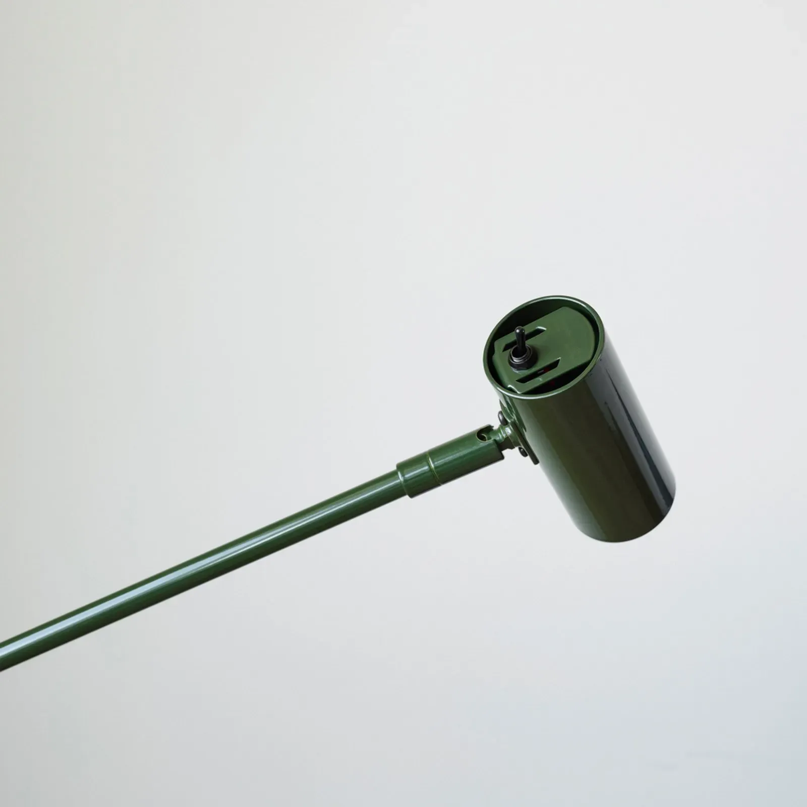 Stehleuchte Belid, dimmbar, Grün, für Wohnzimmer, Metall, Design - 134.1