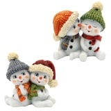 Dekohelden24 Schneekinderpaar als 2er Set, mit Mütze und Schal in rot, grau, orange und grün, sitzend L/B/H 5,5 x 3,5 x 5,5 cm