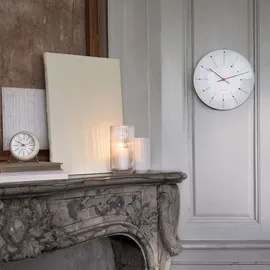 Arne Jacobsen Clocks Bankers Wanduhr 29 cm Ø 29 cm weiß