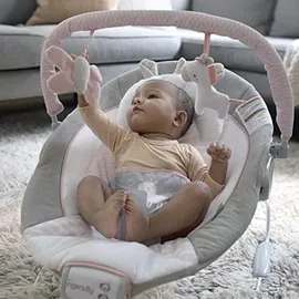 Ingenuity Ingenuity, Babywippe mit Vibration und Melodien, Flora the Unicorn - abnehmbare spielbogen, gepolsterter Kopfstütze, Sicherheitsgurt, Babysitz ,Lautstärkeregler, grau / rosa,