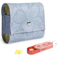 Czzmy Tablettenbox 7 Tage 4 Fächer - Pillendose 4 mal am Tag mit Kunstleder Tasche und Namenskarte Medikamentenbox für Pillen Vitamin Fischöl für Morgens Mittags Abends Nachts(1-Schnitzt Blau3)