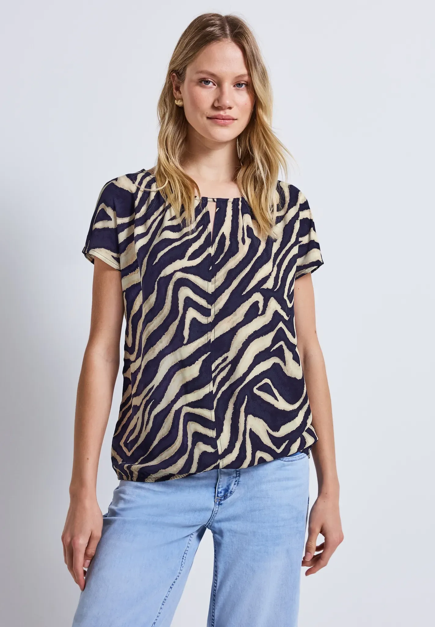 T-Shirt STREET ONE, Damen, Gr. 36, blau (tiefblau), Stoff, Vorderseite: 100% Viskose; Rückseite: 95% Viskose, 5% Elasthan, bedruckt, normal normal, Rundhals, abgesteppt, Shirts, aus softer Viskose