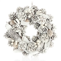 Türkranz für Weihnachten - weißer Adventskranz mit Zapfen und Beeren