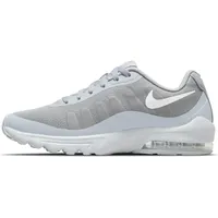 Nike Herren Air Max Invigor Sneakers, Grau (Wolf Grey/White 005), 49.5 EU