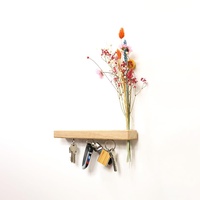 Flowerbar Keys | Flur, Garderobe, Wanddeko | Schlüsselbrett aus Massivholz | magnetisches Schlüsselboard | Schlüsselhalter mit 3 starken Magnetpunkten | Trockenblumen & edle Eiche (Blumenwiese)