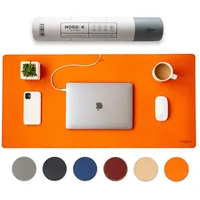 Nordik Leder Schreibtischunterlage Kabel-Organizer (Tangerine Orange 89 x 43 cm) Premium erweitertes Mauspad für Home Office Zubehör – rutschfestes, veganes Schutz & Schreibunterlage