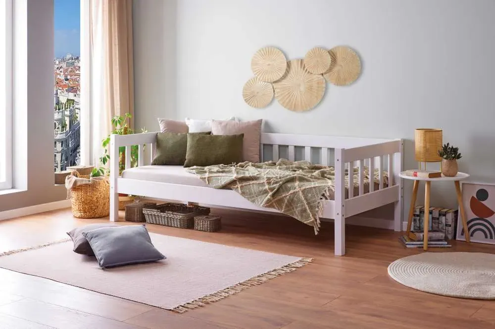 Singlebett aus Kiefer Massivholz weiss Skandi Design