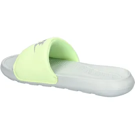 Nike Victori One Damen Light Silver / Light Silver / Barely Volt 40,5