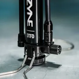 Lezyne Digital Travel Floor Drive Pumpe Standpumpe schwarz 160 Psi
