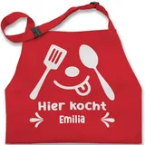 Kinderschürze Schürze Kinder Jungen Mädchen - Kochschürze - Hier kocht mit Namen I Geschenk Küchenzubehör Lustig - 2-6 Jahre - Rot - kinderkochschürze koch kinderkochschürzen kind kochen - 2-6 Jahre