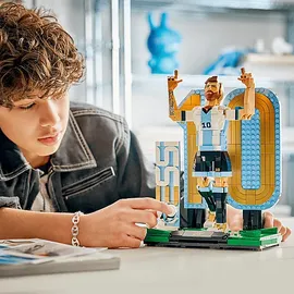 LEGO Editions 43015 Lionel Messi – Fußballlegende