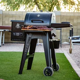 PIT BOSS 550 Navigator Series Grill und Räucherofen schwarz