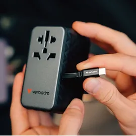 Verbatim Charge 'n' Travel - GaN III Universal Reiseadapter mit integriertem Kabel, 85W, Steckdosenadapter mit USB-A, USB-C USB PD, USB PD 3.1, QC 3.0, QC 4+, PPS, Fast Charge,