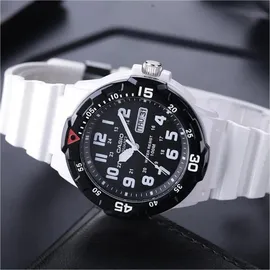 Casio Resin 44,6 mm Casio MRW-200HC-7BVDF