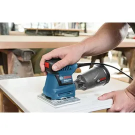 Bosch GSS 140-1 A ohne Akku + Staubbox inkl. Microfilter, 2x Schleifblatt, 1x Schleifplatte, Lochwerkzeug