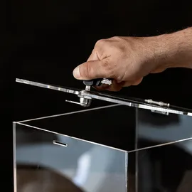 HMF 46917 Acryl Spendenbox mit Schloss, 25 x 25 x 25 cm, DIN A5, Transparent