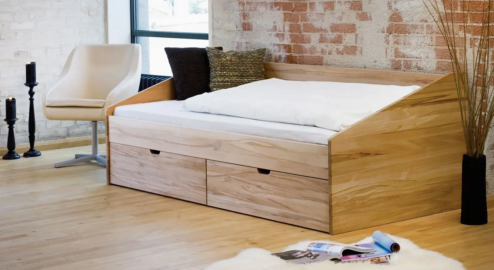 Bett mit Bettkasten - 90x200 cm - Kernbuche natur - Funktionsbett Dänemark