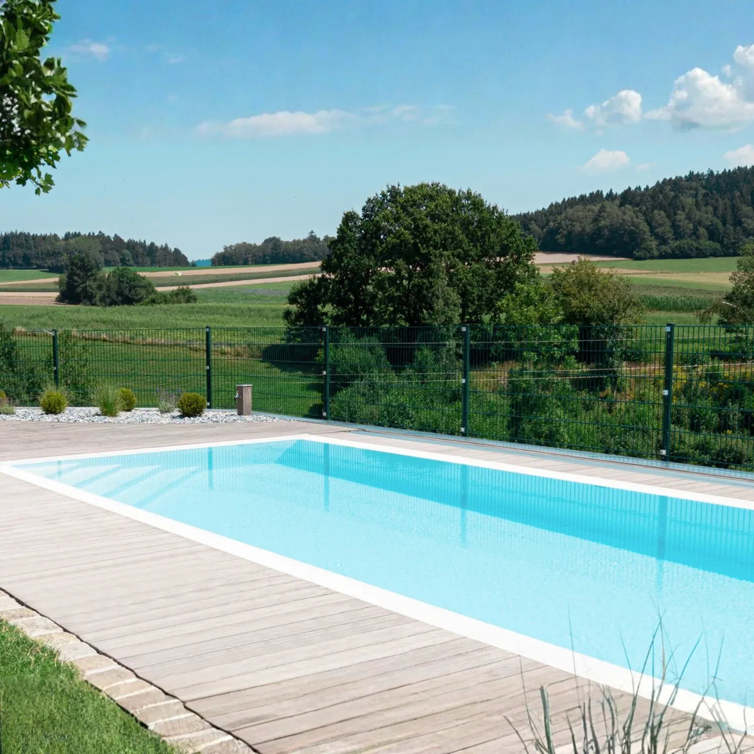 Fertigpool Infinity® Bay 3,0x5,0m mit Überlauf | Überlauf-Schwimmbecken: Fertig montiert, verrohrt und verkabelt