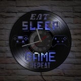 Smotly Vinyl-Wanduhr, Eat Sleep Game Themed Wanduhr mit LED-Nachtlichtfunktion ist ein dekoratives Freizeit-Wanduhr-Geschenk. (mit Licht)