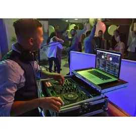 Roland DJ-707M Mobiler DJ-Controller mit Kopfhörer,