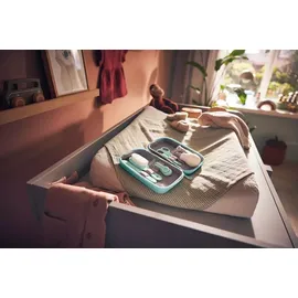 Philips AVENT Babypflege-Set – Starter-Set mit 9 Zubehörteilen: Nagelknipser, Schere, 3 Nagelfeilen, Kamm, Haarbürste, Nasensauger und Fingerzahnbürste (Modell SCH401/00)